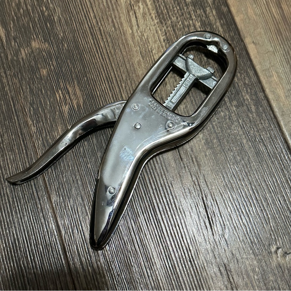 Crackerjack ratchet nut cracker 1989 vintage made in England